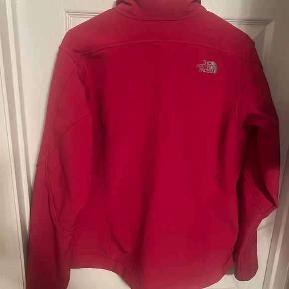 Pink North face  SZ Large jacket looking for a new home this winter - Picture 2 of 5